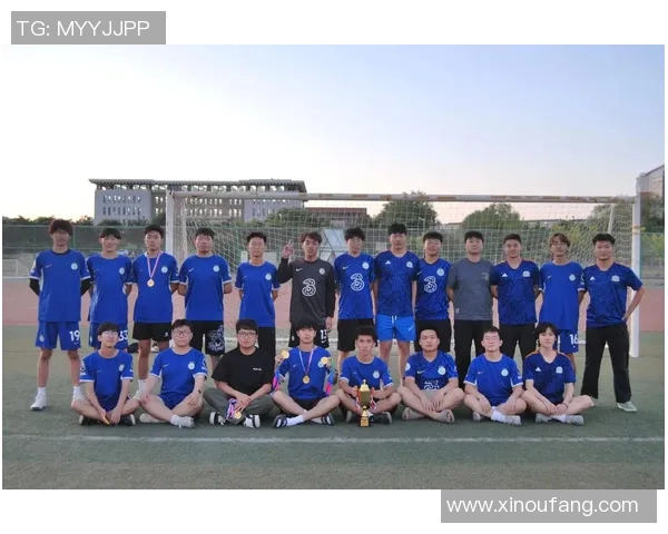 南京足球队的默契配合揭秘:球场上的团队精神与战术分析